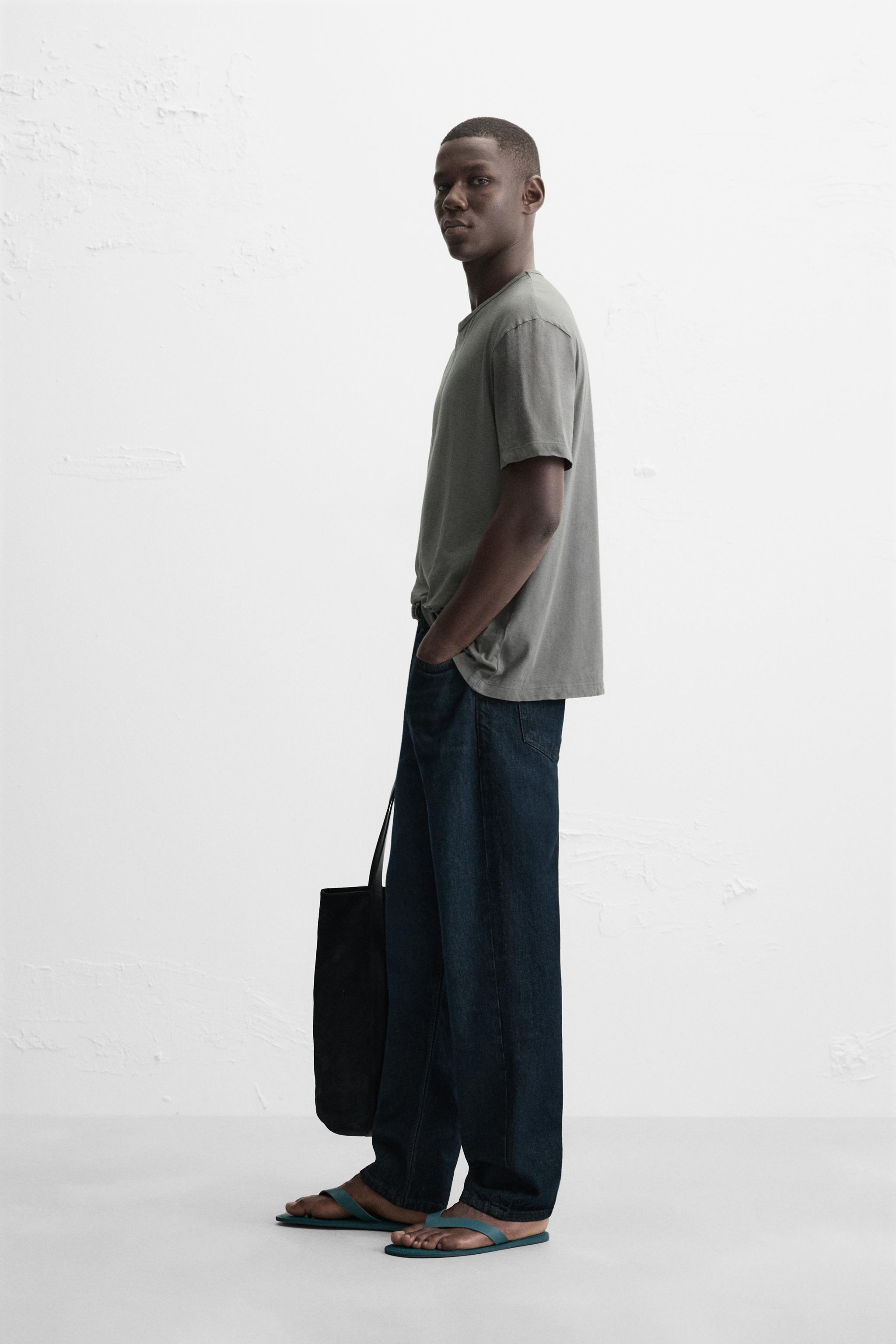 BASIC LIGHTWEIGHT T-SHIRT