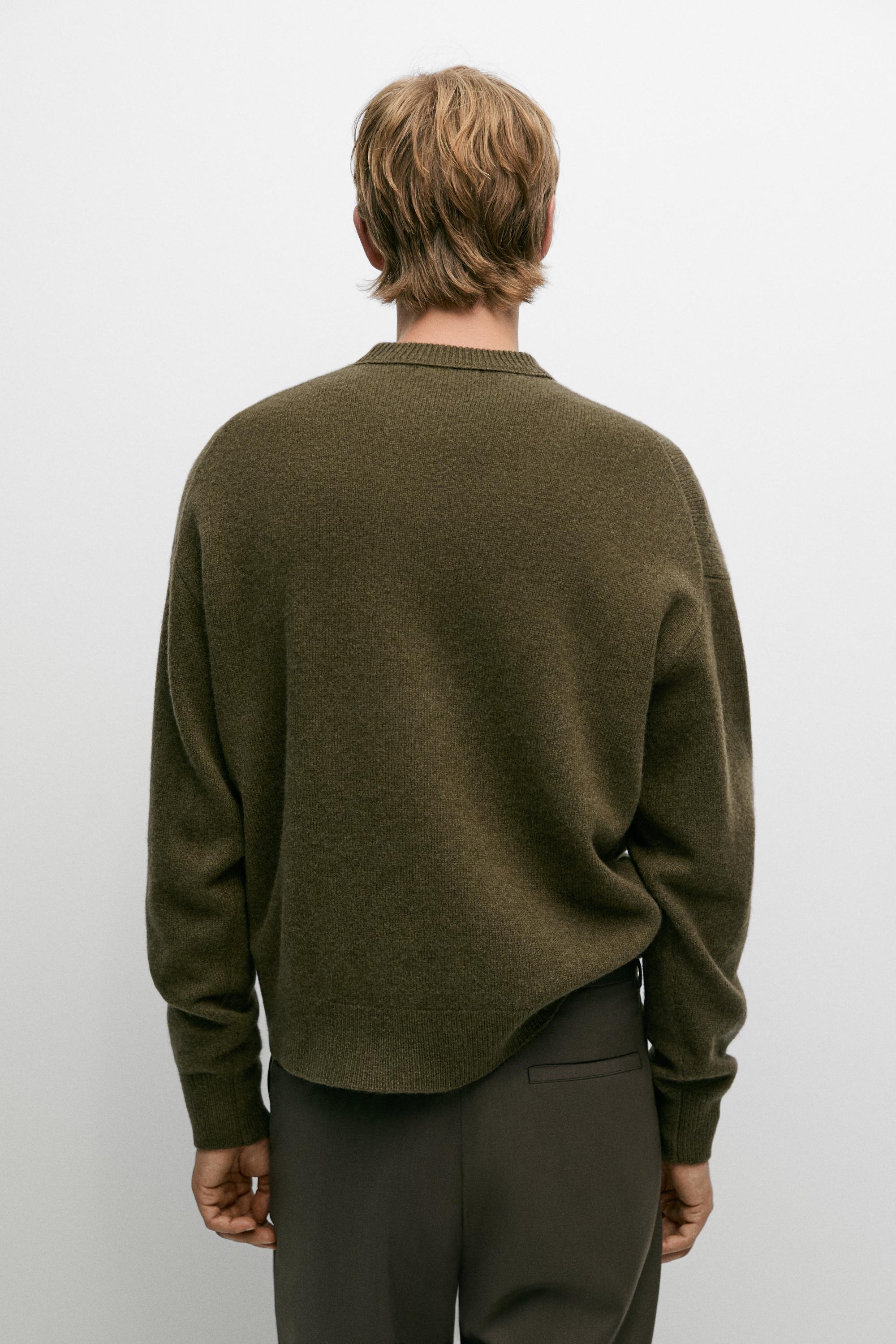 100% wool knit round-neck sweater