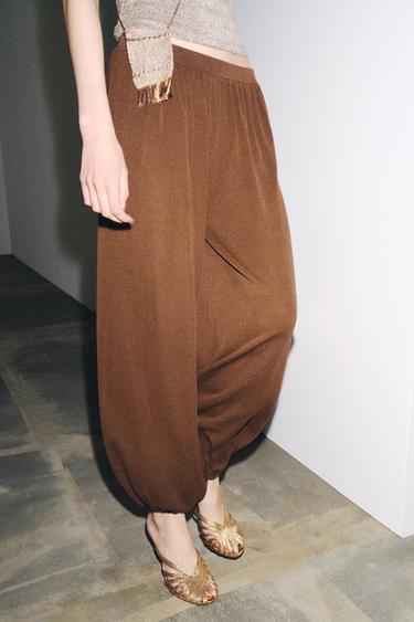 PANTALÓN ABULLONADO PUNTO - Chocolate de Zara