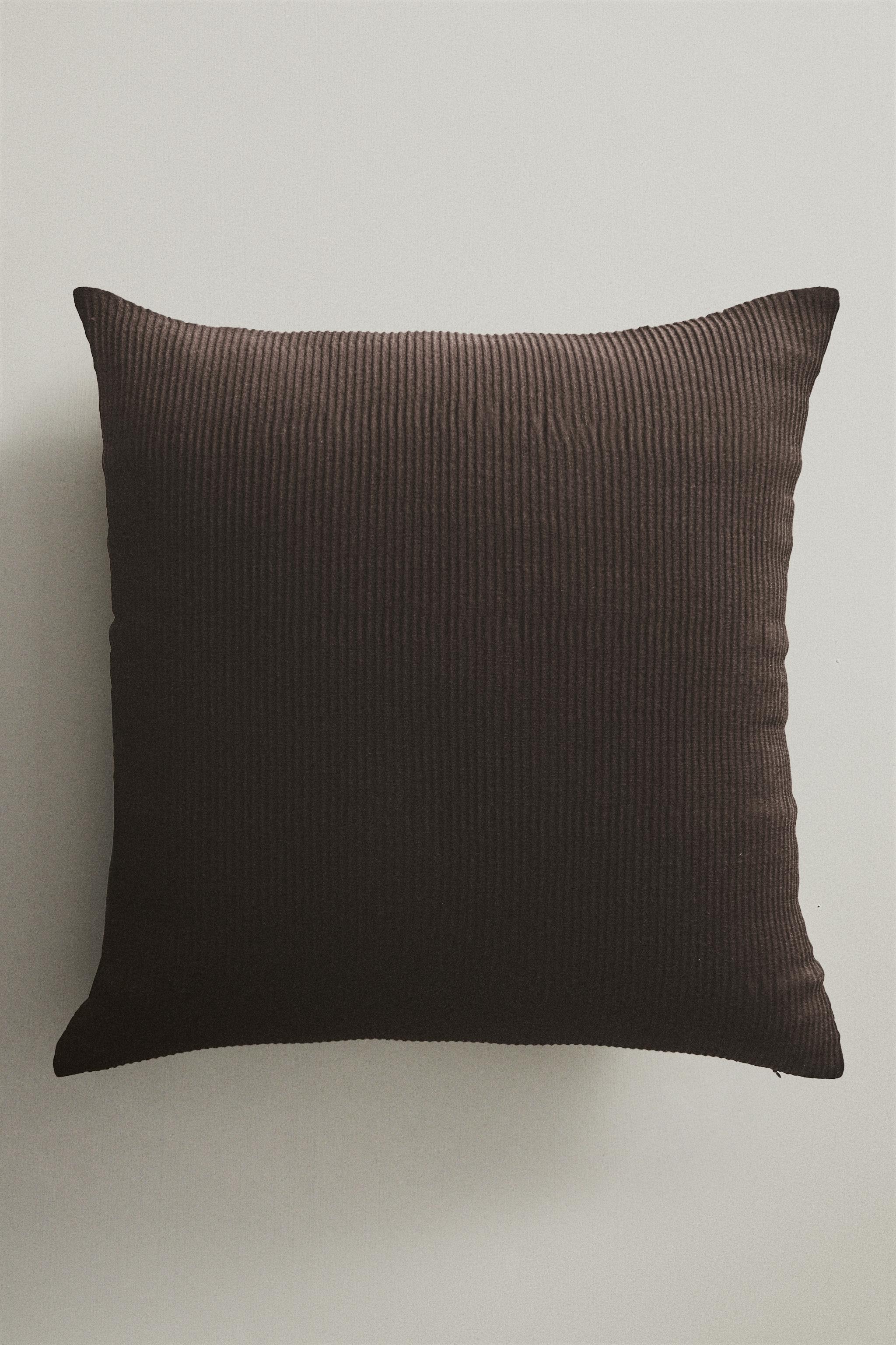 GATHERED QUILT THROW PILLOW COVER