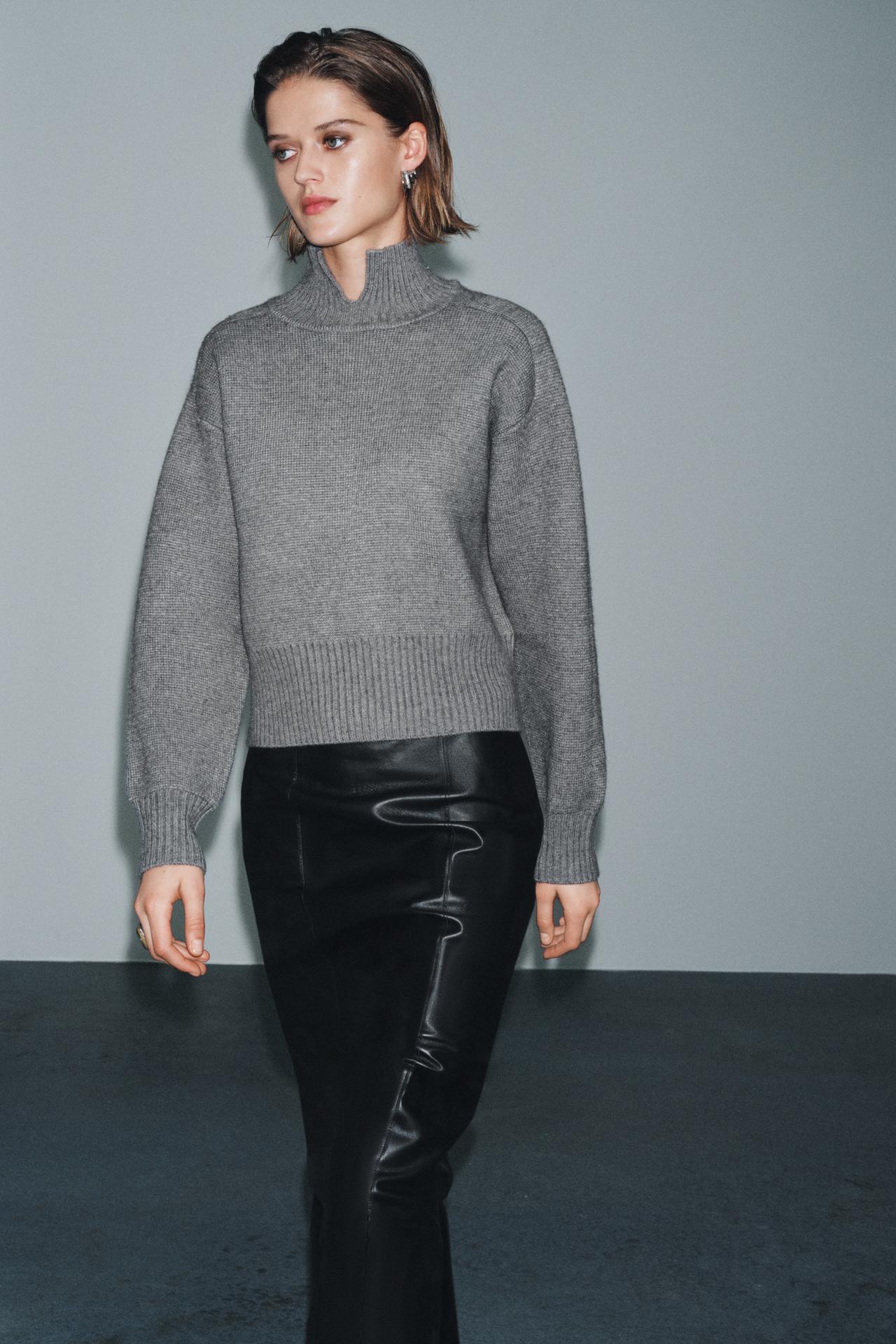 KNIT JUMPER WITH COLLAR OPENING