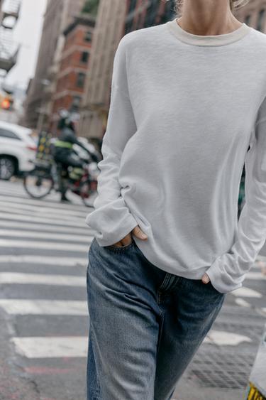 ФУТБОЛКА С КОНТРАСТНЫМ ВОРОТНИКОМ — БЕЛЫЙ от Zara