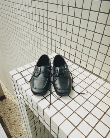 LEATHER DECK SHOES - Black by Zara