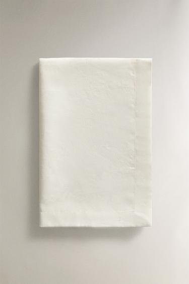 JACQUARD TABLE RUNNER WITH ROSES - White by Zara - Image 4
