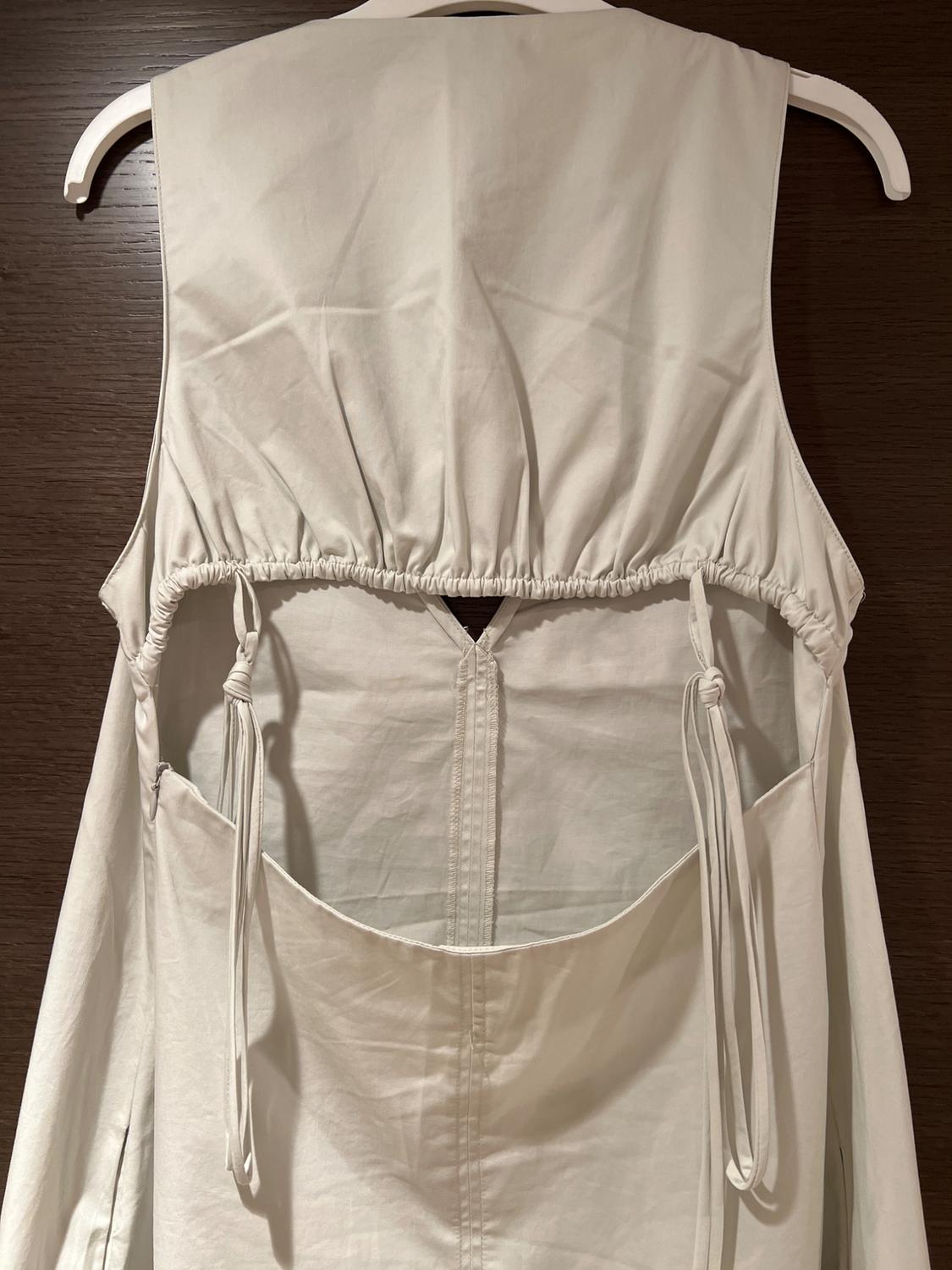 MIDI DRESS WITH CUT OUT DETAIL - Image 3