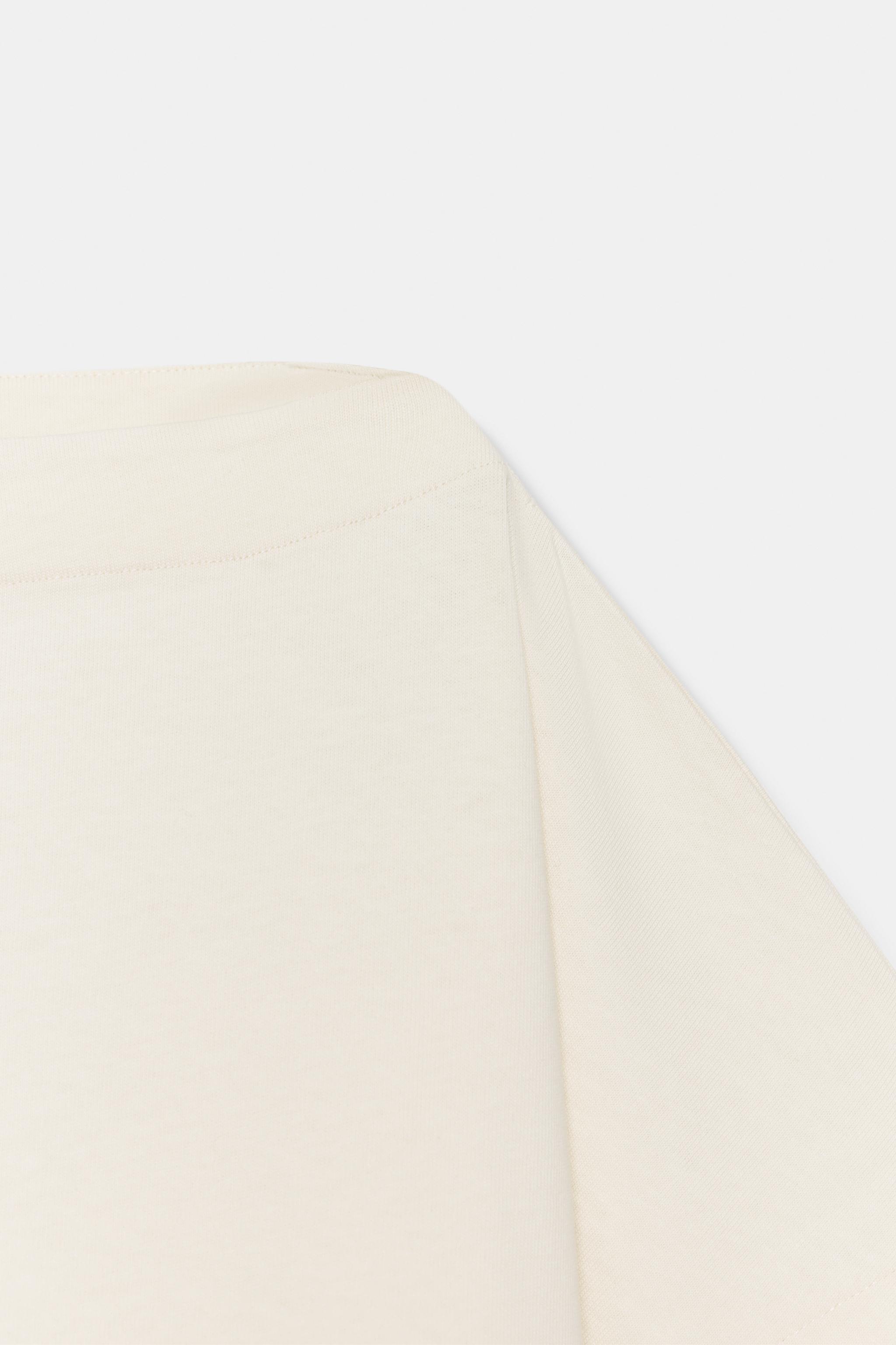 CAPE EFFECT CROP TOP
