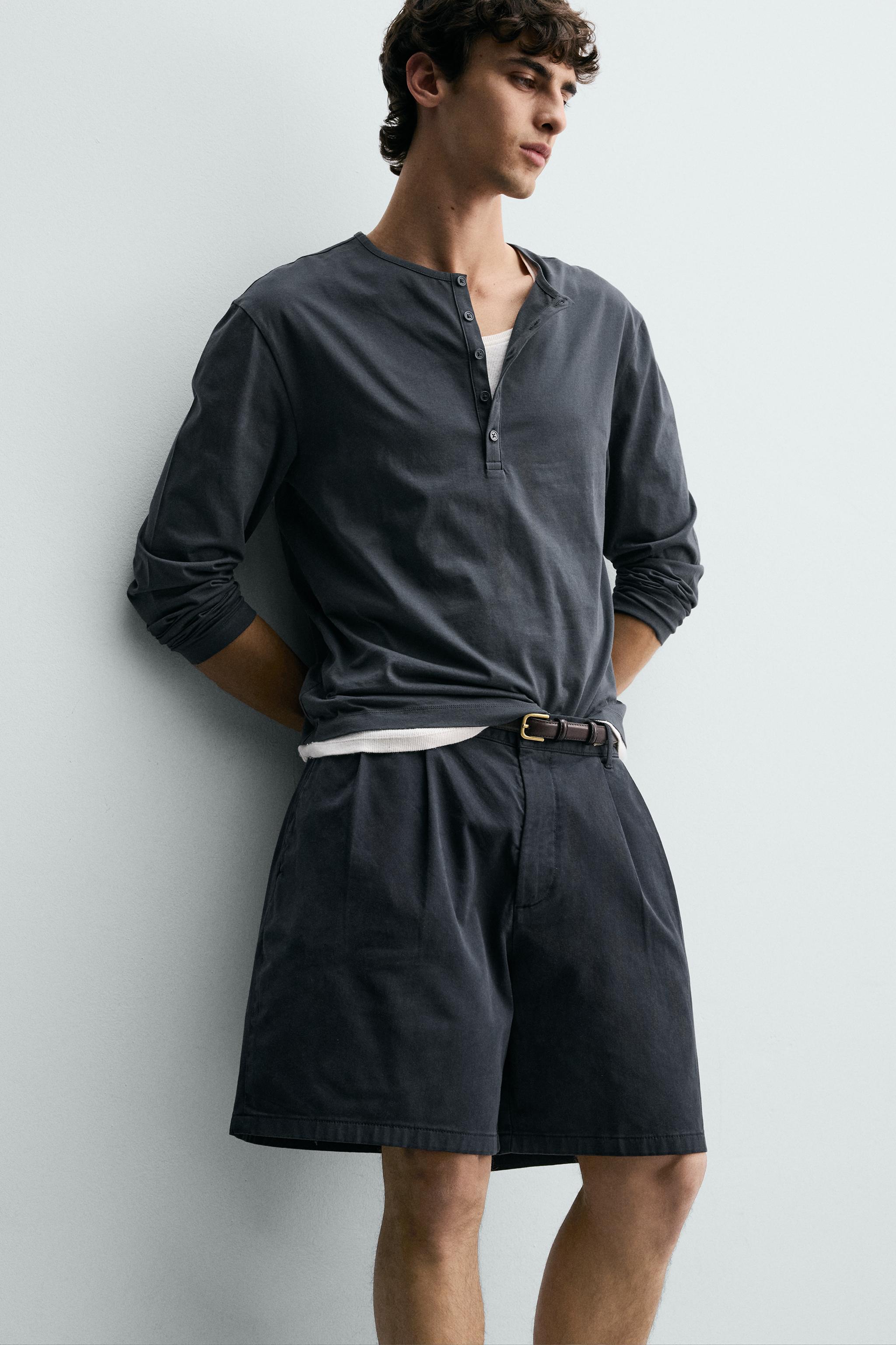 REGULAR FIT PLEATED CHINO SHORTS