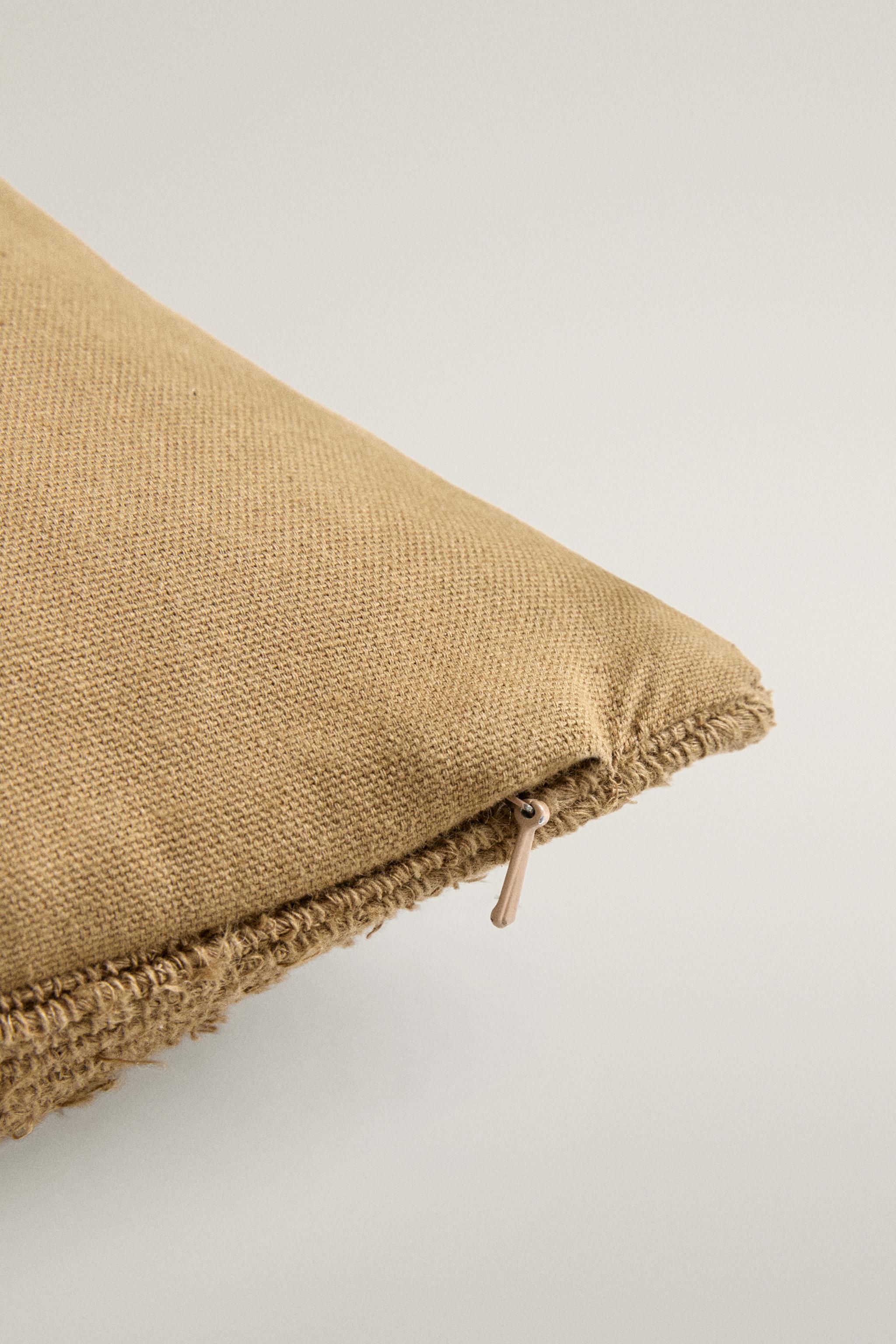 HOUSSE DE COUSSIN TRESSÉE