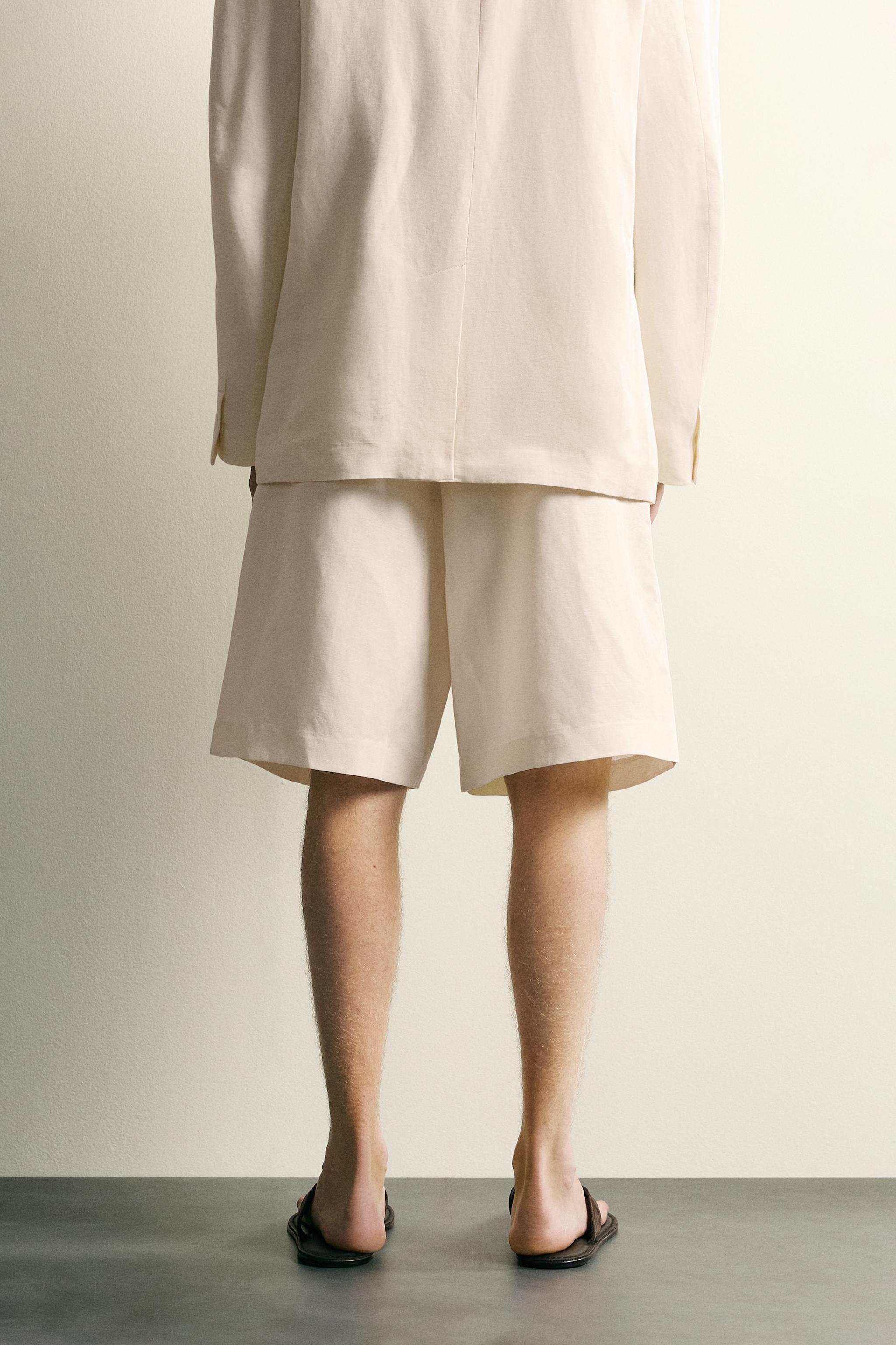 WIDE FIT PLEATED SHORTS