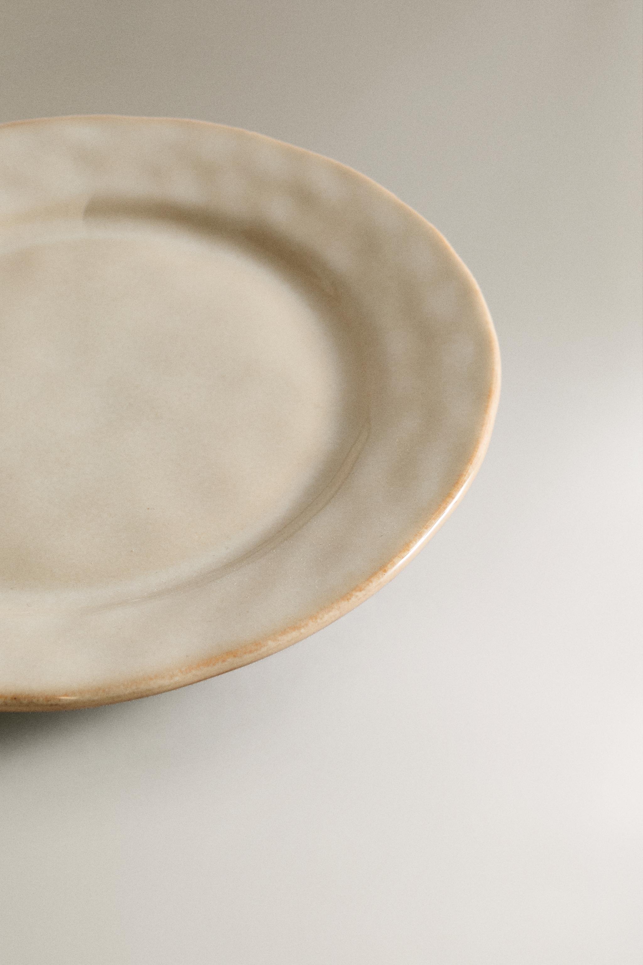 STONEWARE DESSERT PLATE WITH IRREGULAR RIM