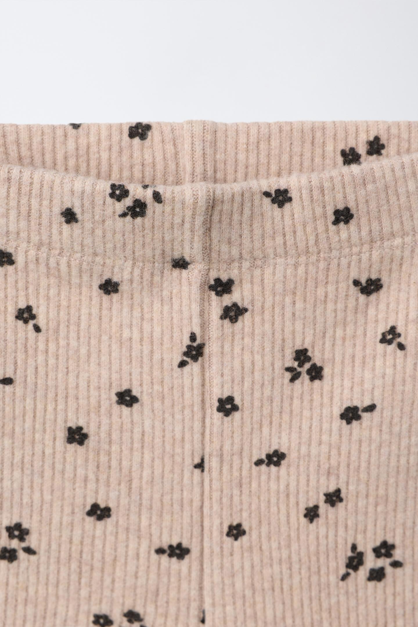 Детский комплект Zara Floral Print Heart Patch Sweatshirt and Flare Legging Set, цвет: Песочный / Меланжевый — фото 4
