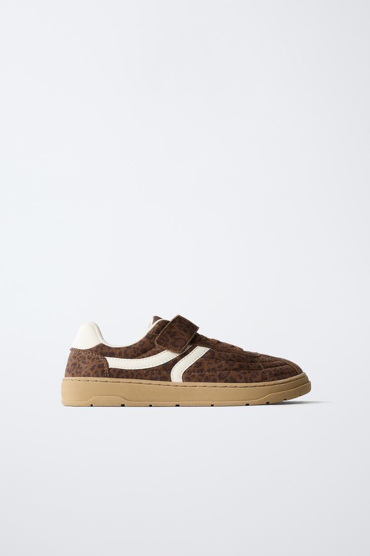 ENTRENADORES DESCALZOS CON ESTAMPADO ANIMAL 2