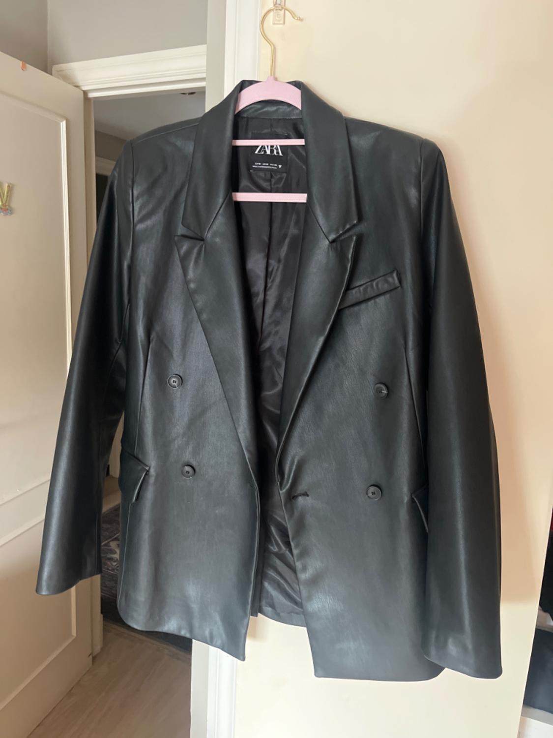 FAUX LEATHER BLAZER