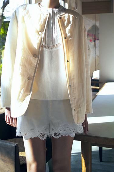 ZW COLLECTION 刺繍入りダーツショートパンツホワイトZaraのZW COLLECTION 刺繍入りダーツショートパンツ - ホワイト 