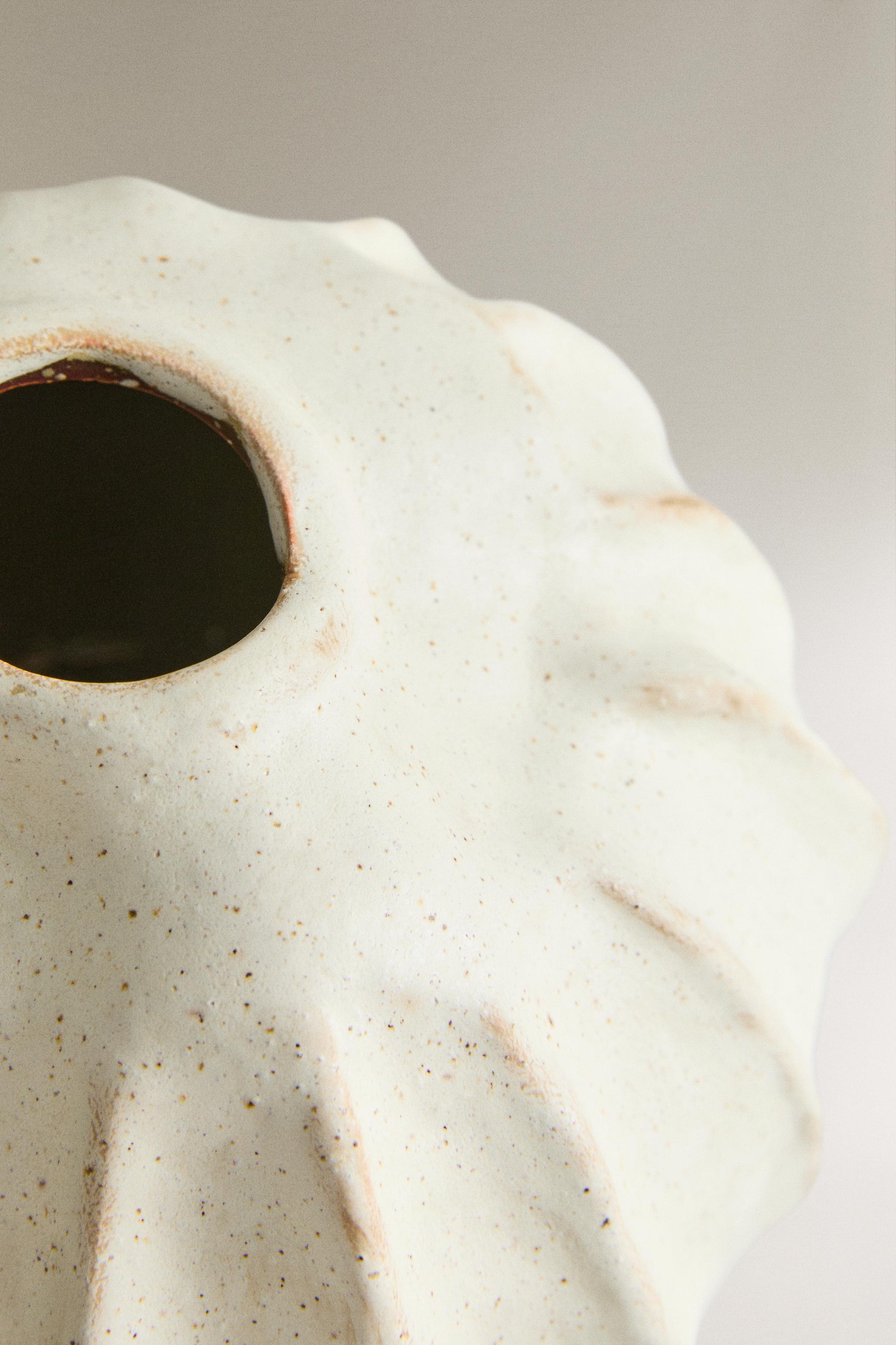 ROUND DECORATIVE CERAMIC VASE — Bone