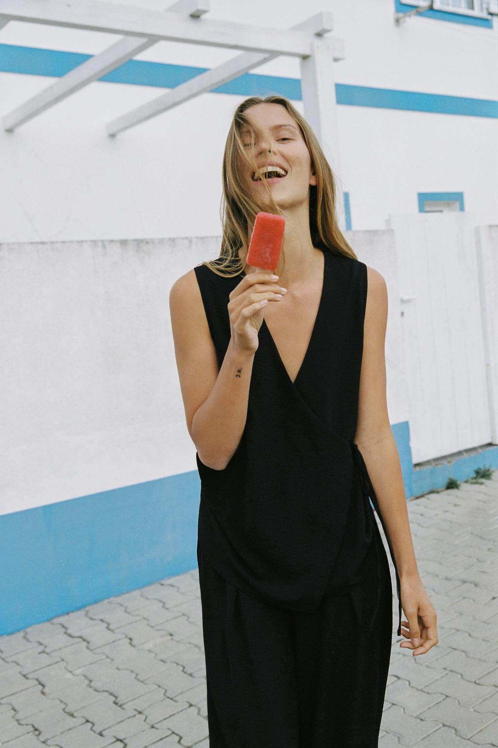 FLOWY PLEATED PANTS