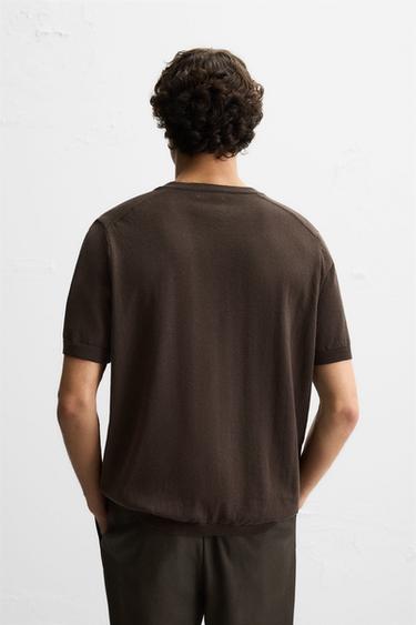 T-SHIRT EN MAILLE COL BOUTONNÉ - chocolat de Zara - Image 2