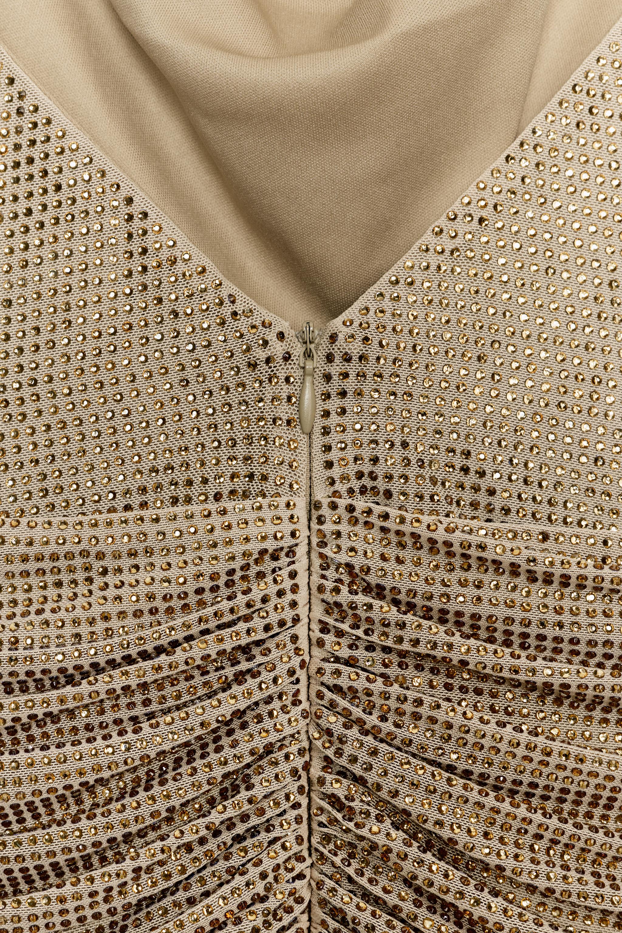 ROBE COURTE HALTER DRAPÉE À BRILLANTS