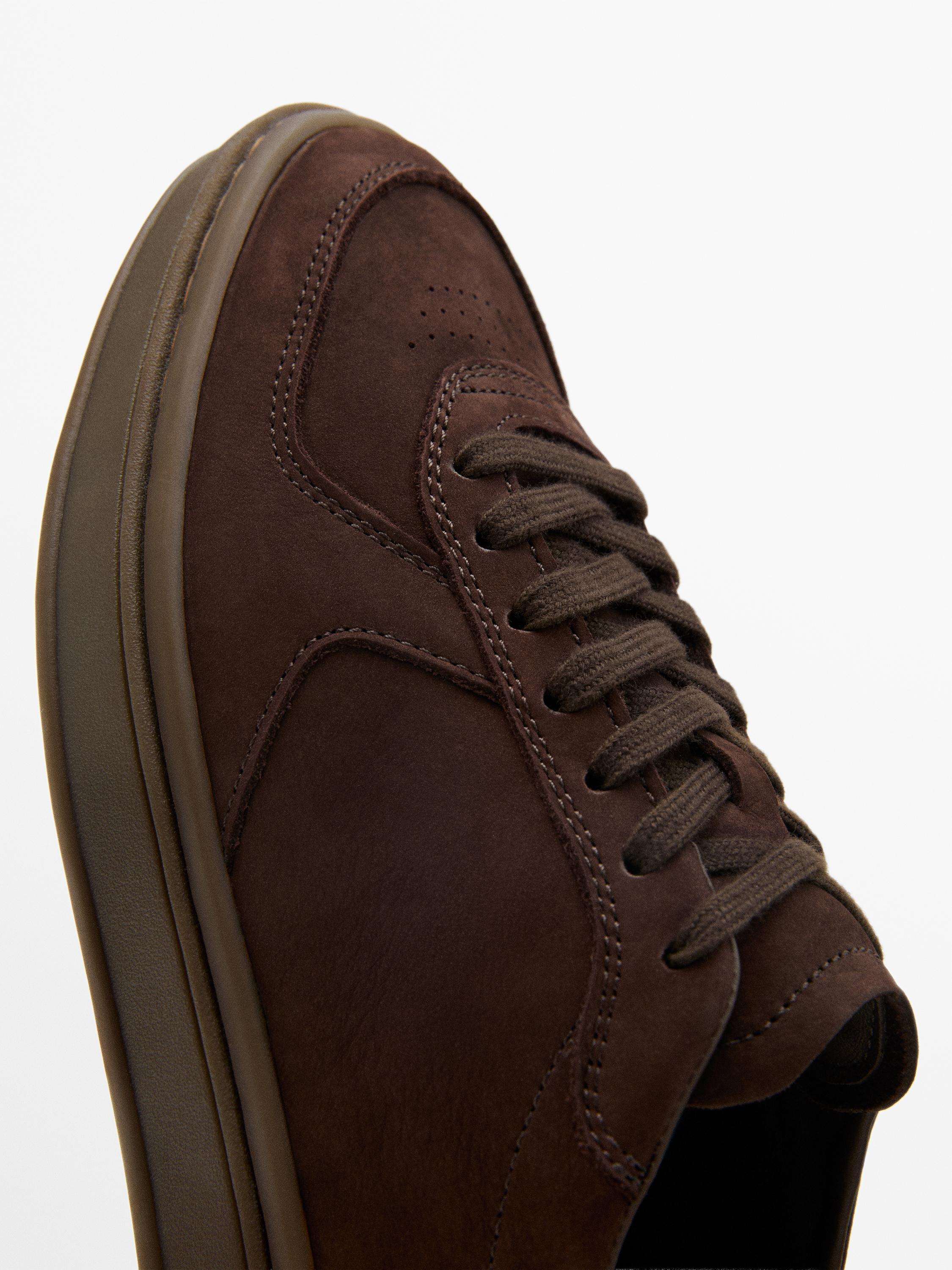 Nubuck trainers with contrast sole
