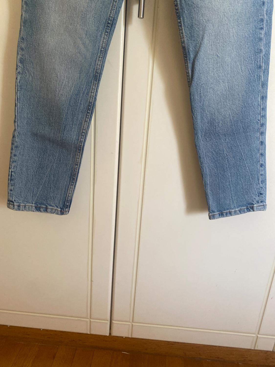HIGH-RISE TRF MOM JEANS - Image 2