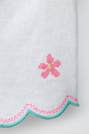 SHORT EN SERGÉ COUPE MOM À FLEURS ET POINT DE CROIX - Blanc de Zara - Image 3