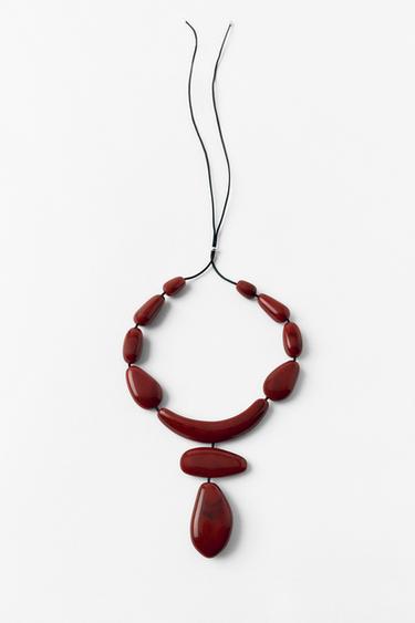 MIXED RESIN BALL NECKLACE - Red by Zara