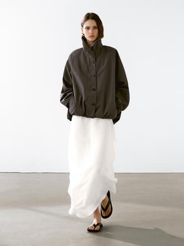 Parka detalle abullonado con algodón - Marrón de Zara