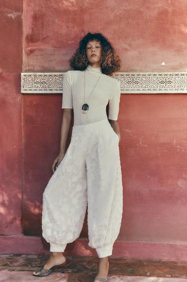 PANTALON BOUFFANT STRUCTURÉ BRODÉ - Écru de Zara