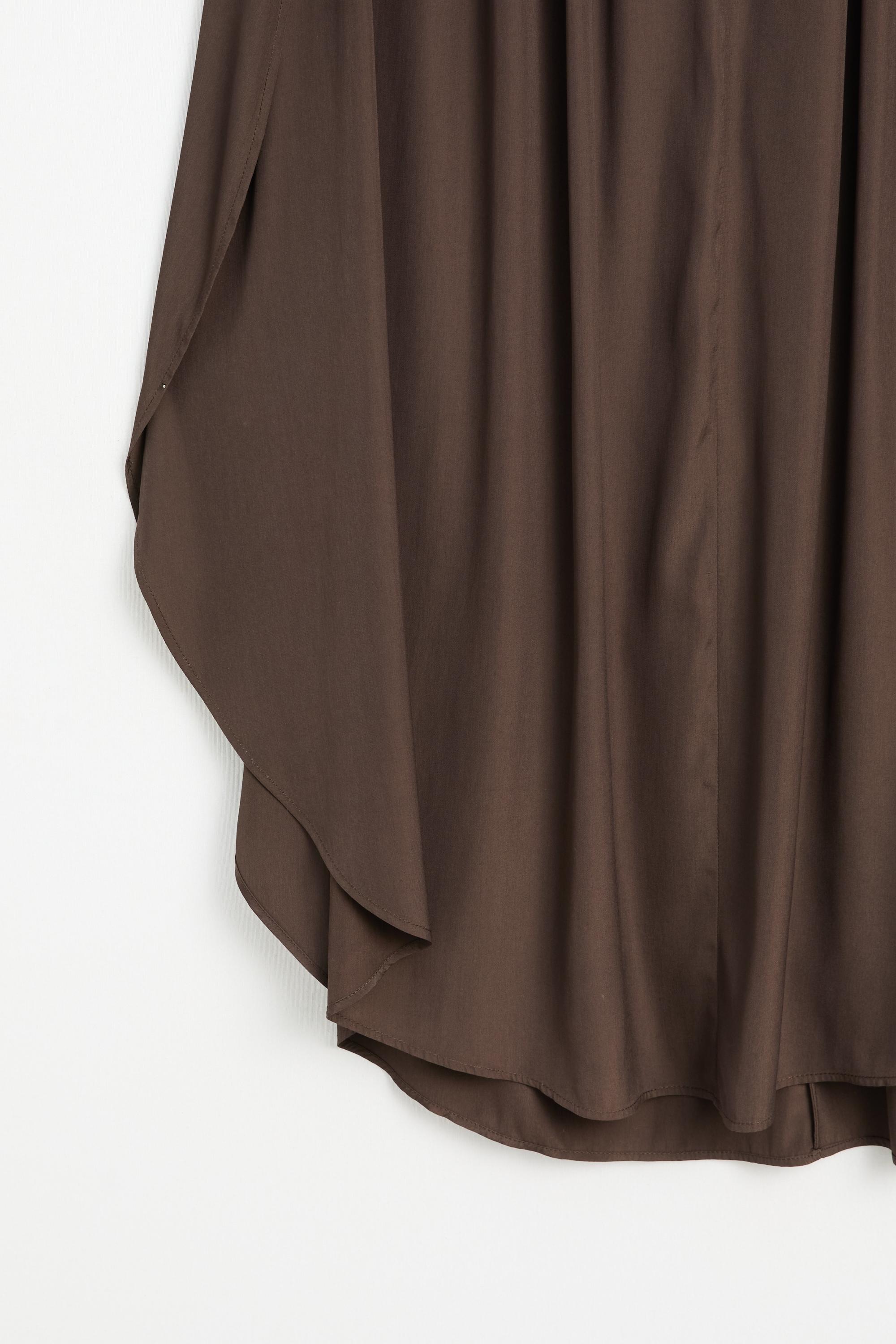 Flowing pleated midi skirt