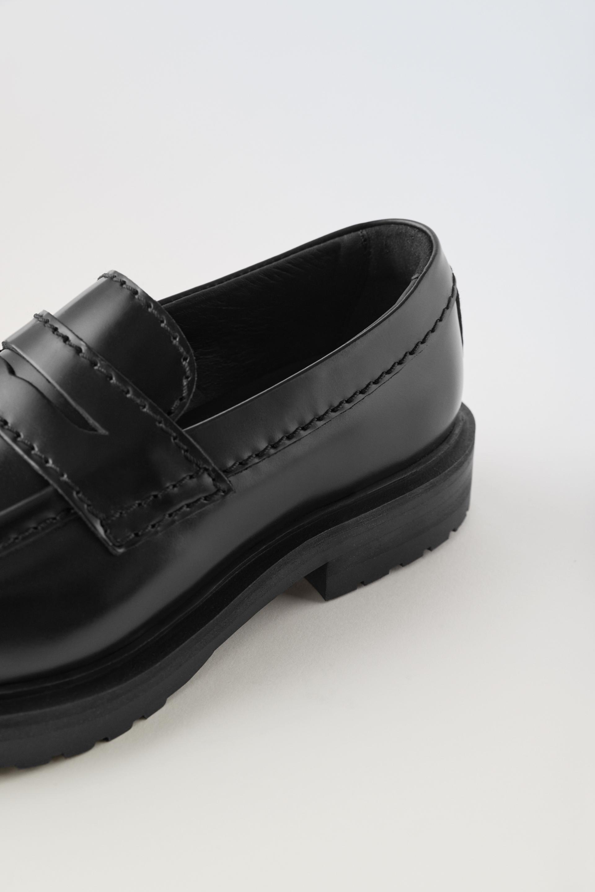 LEATHER LOAFERS - Black