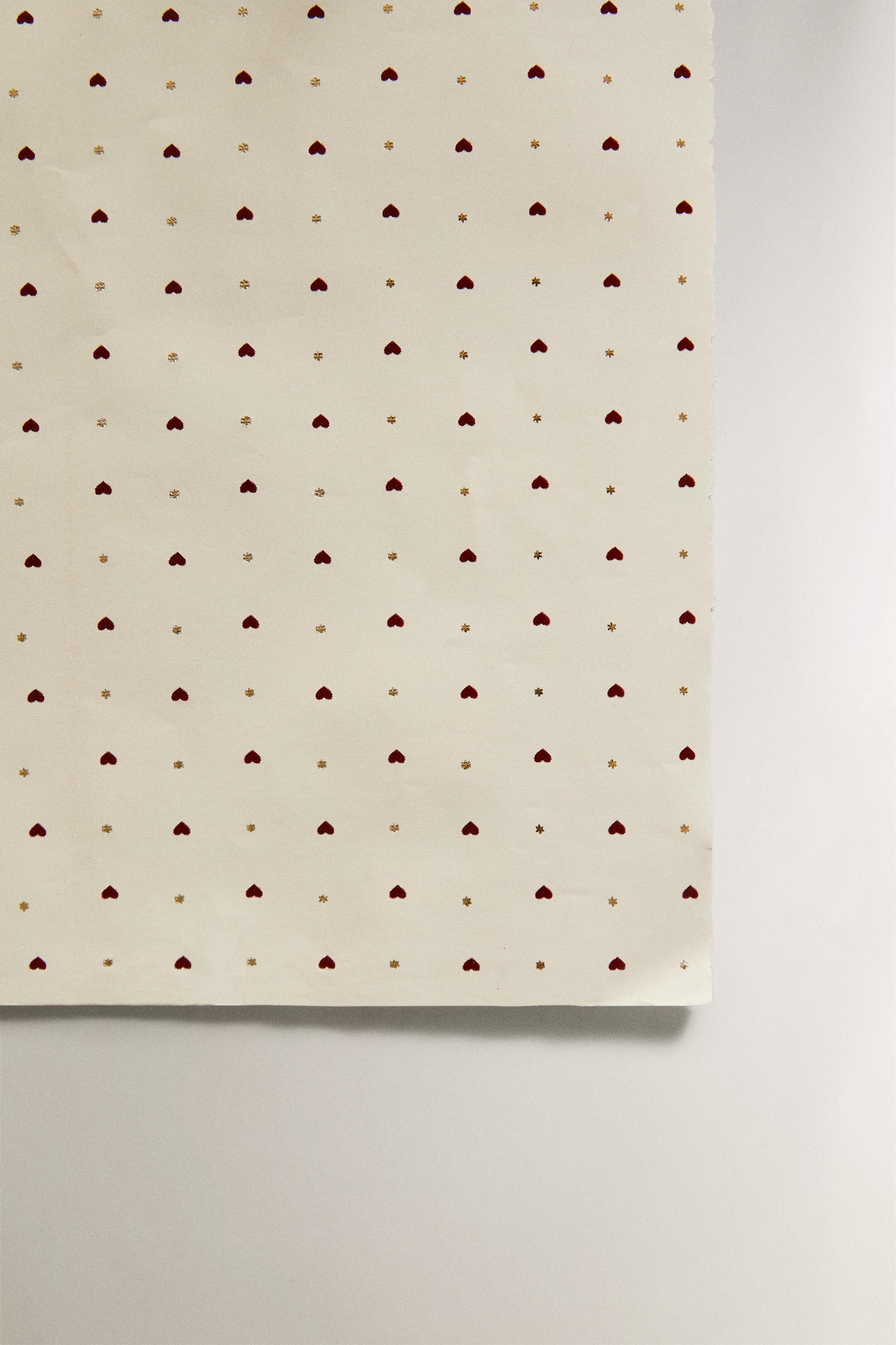CHRISTMAS WRAPPING PAPER WITH HEARTS