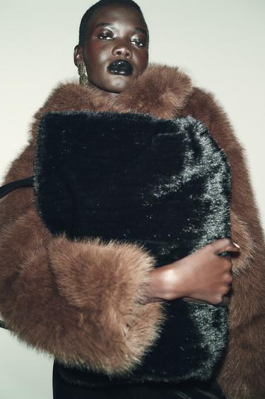 FAUX FUR TOTE BAG - Black by Zara