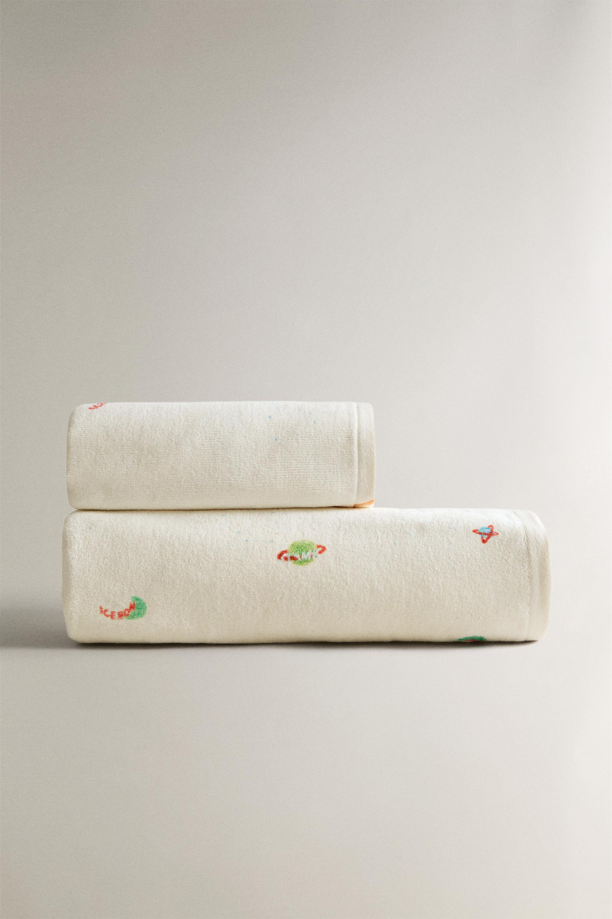 KIDS' PLANET BATH TOWEL — Oyster-white