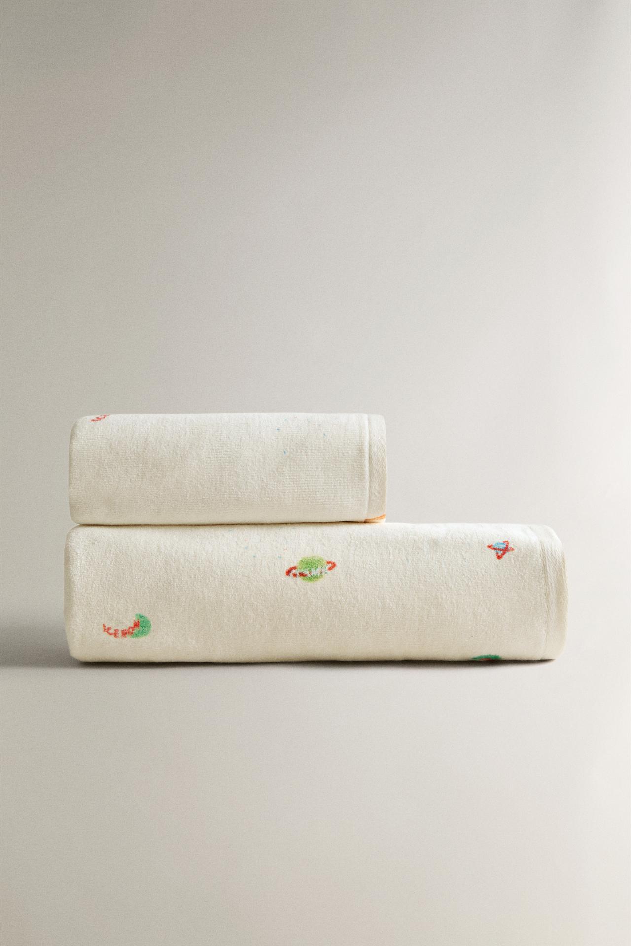 KIDS' PLANET BATH TOWEL — Oyster-white