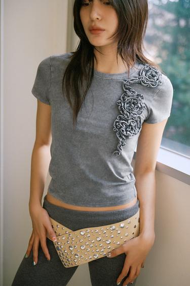 WASHED T-SHIRT WITH 3D FLORAL DETAIL - Grey by Zara