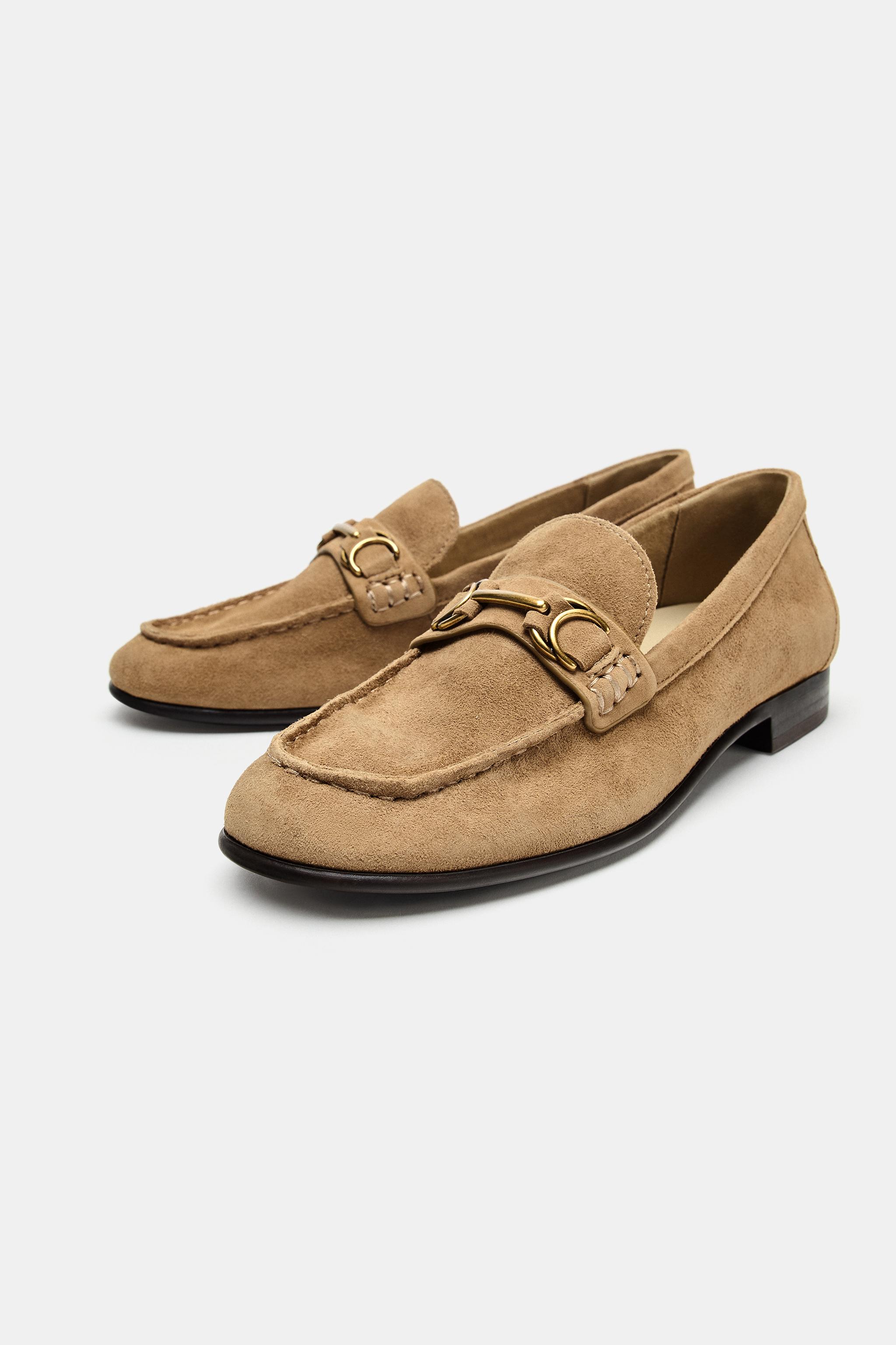 Женские туфли Zara SUEDE LOAFERS WITH METALLIC APPLIQUÉ — фото 4