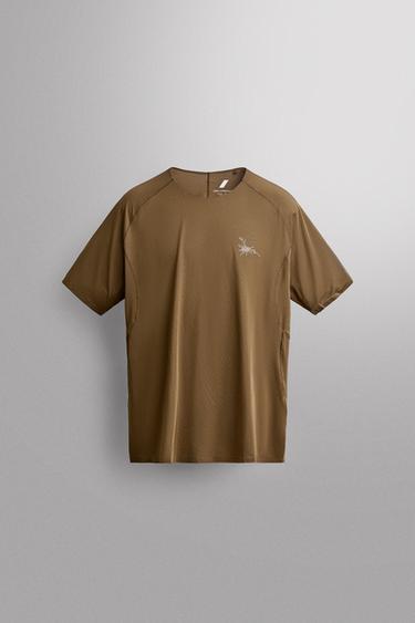 TEXTURED TECHNICAL T-SHIRT - Dark brown by Zara