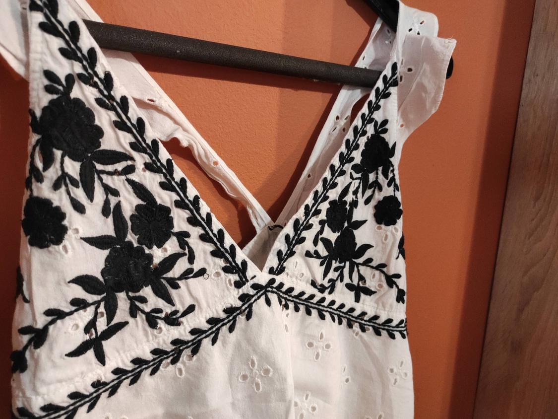 CONTRASTING EMBROIDERED TOP - Image 3