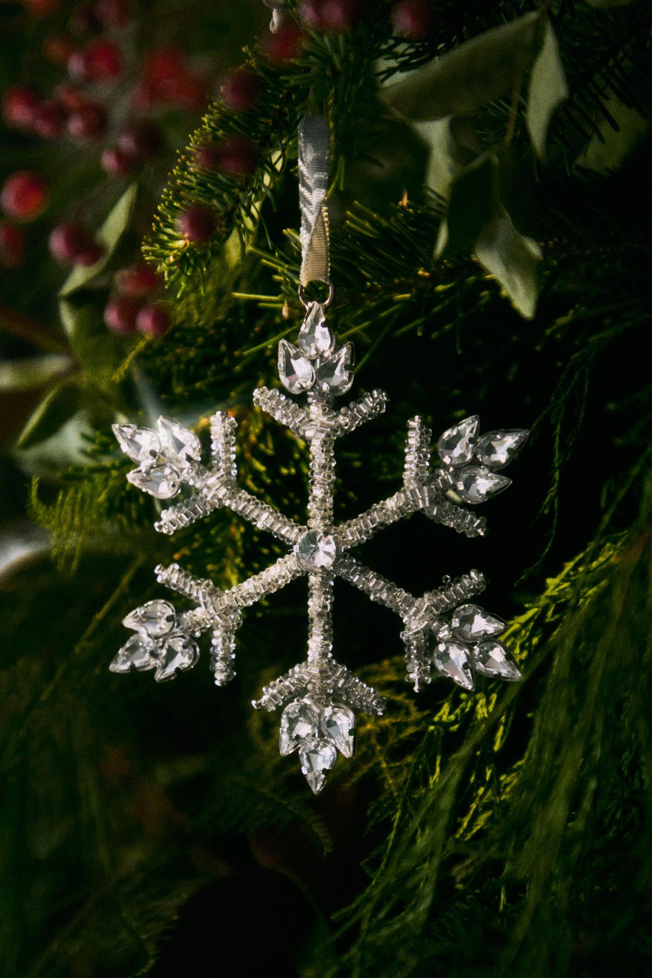 CRYSTAL SNOWFLAKE CHRISTMAS TREE ORNAMENT — Silver