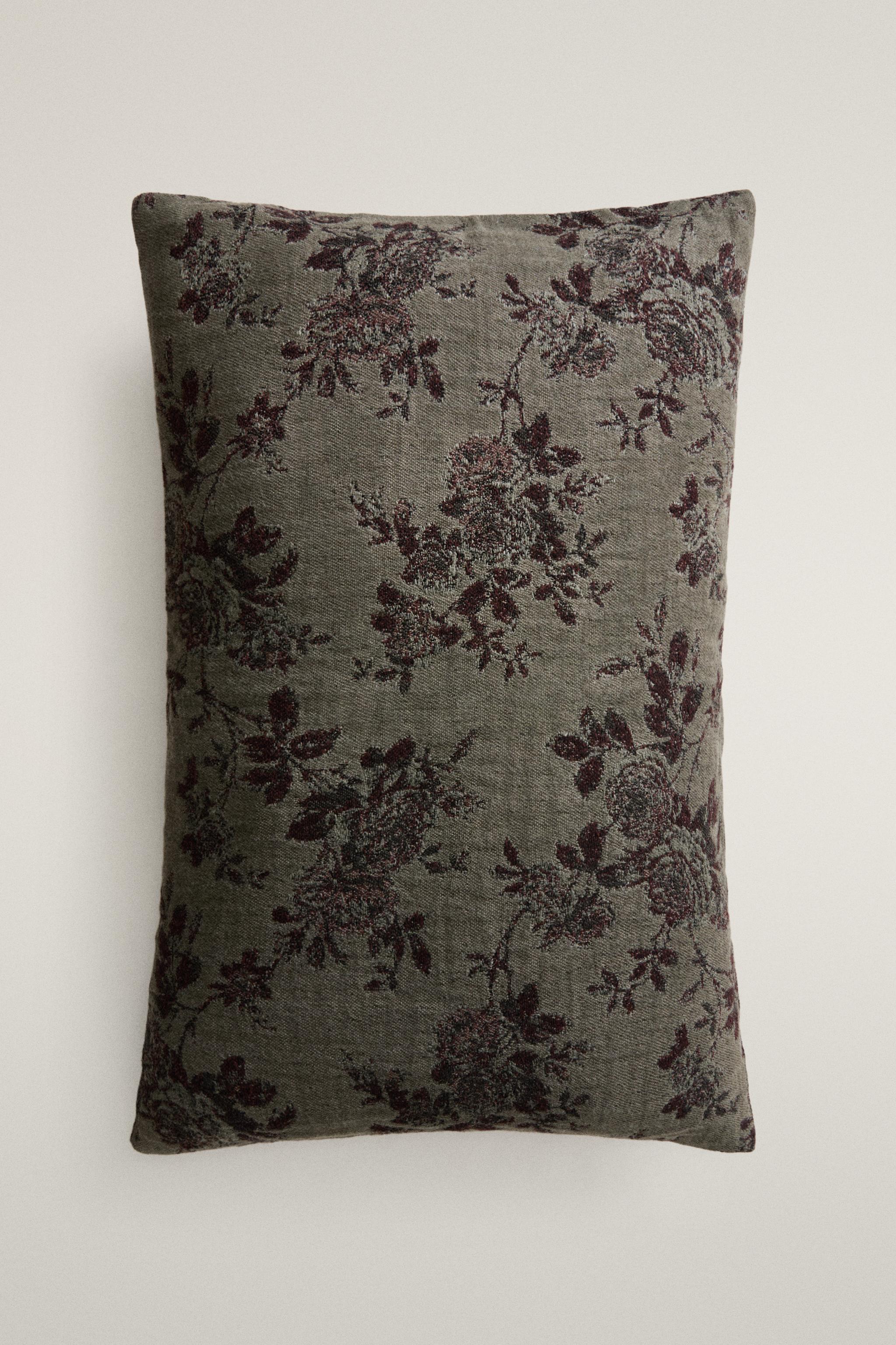 Jacquard throw pillow cover