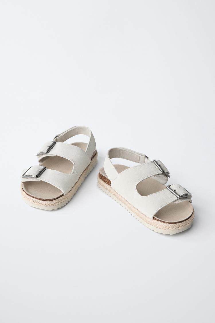 SANDALIAS DE CUERO CON HEBILLAS 3