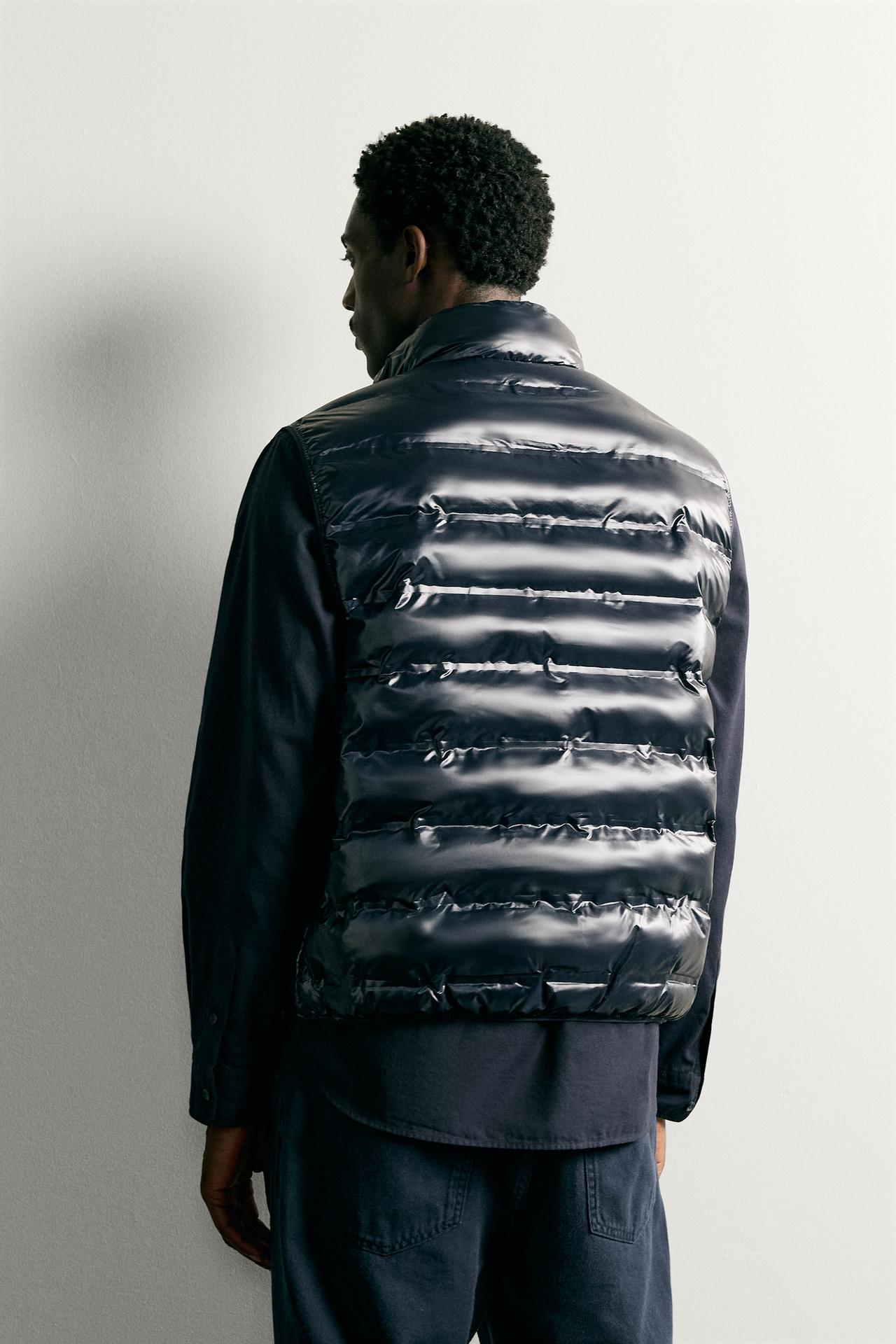 LIGHTWEIGHT WATER REPELLENT PUFFER VEST — Navy blue