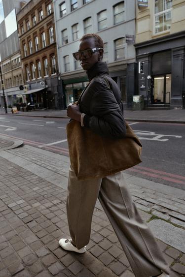 أنوراك قصير مبطن ممزوج - أسود by Zara