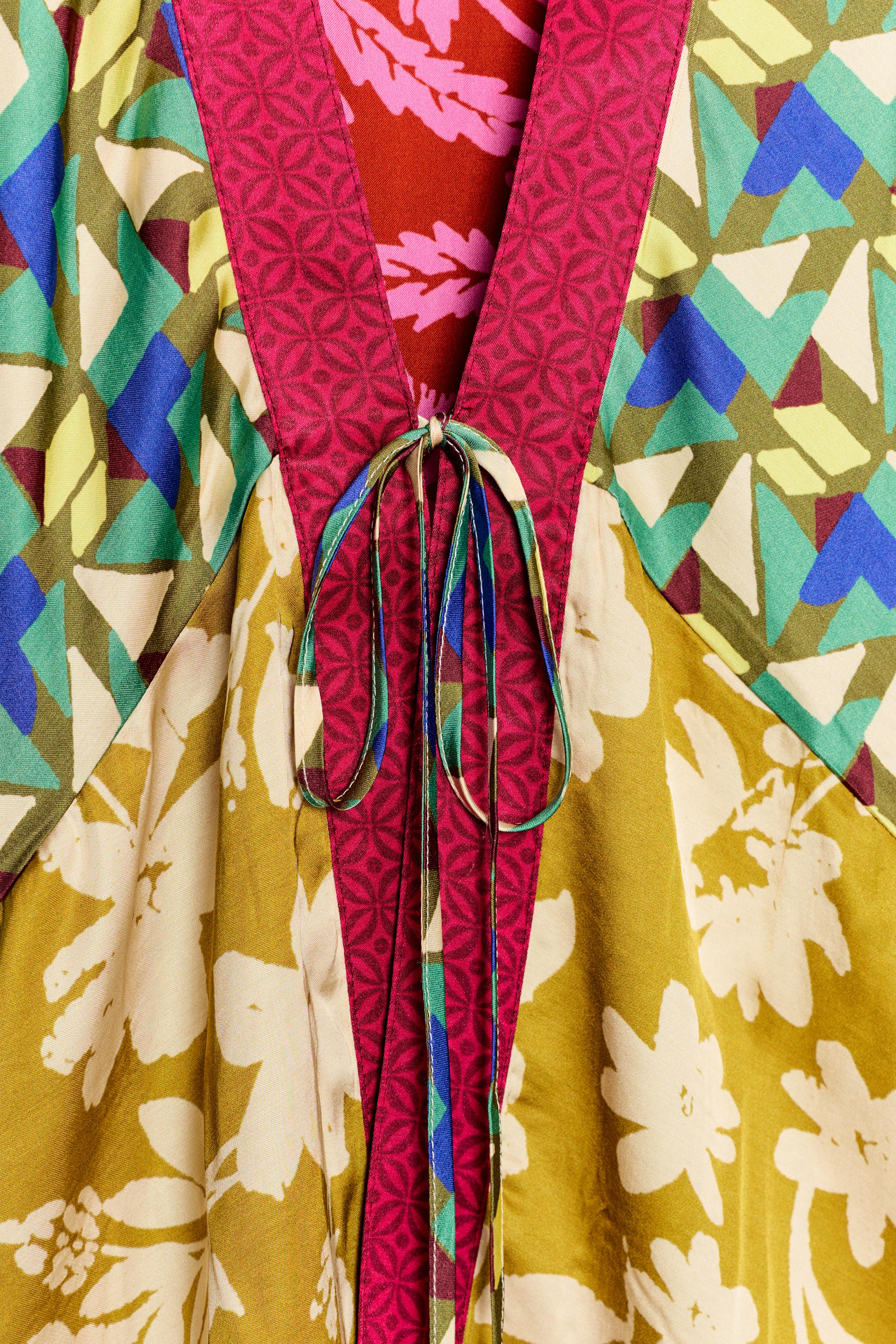 FLORAL PRINT KIMONO