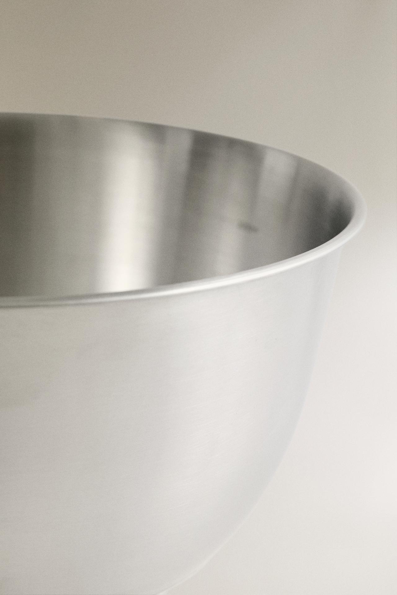 KITCHEN MIXING BOWL WITH SUCTION BASE — Cream
