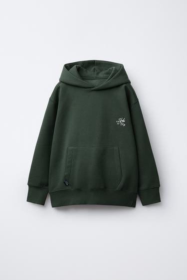 SWEAT À CAPUCHE ET INSCRIPTION BRODÉE - Vert moyen de Zara