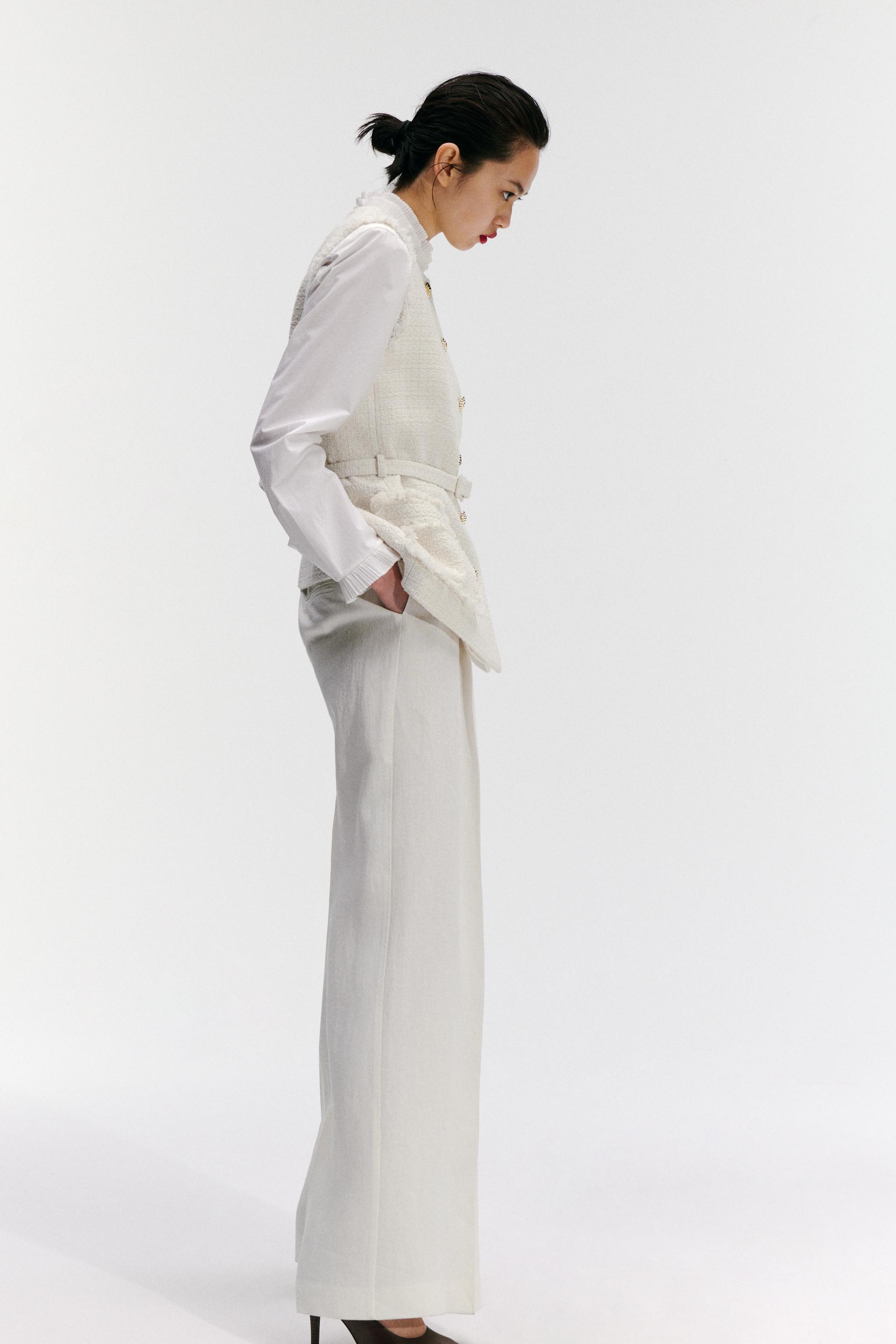 【ZARA】ダーツ入りワイドレッグパンツ オフホワイト ZARA】ダーツ入りワイドレッグパンツ オフホワイト (ZARA/パンツ