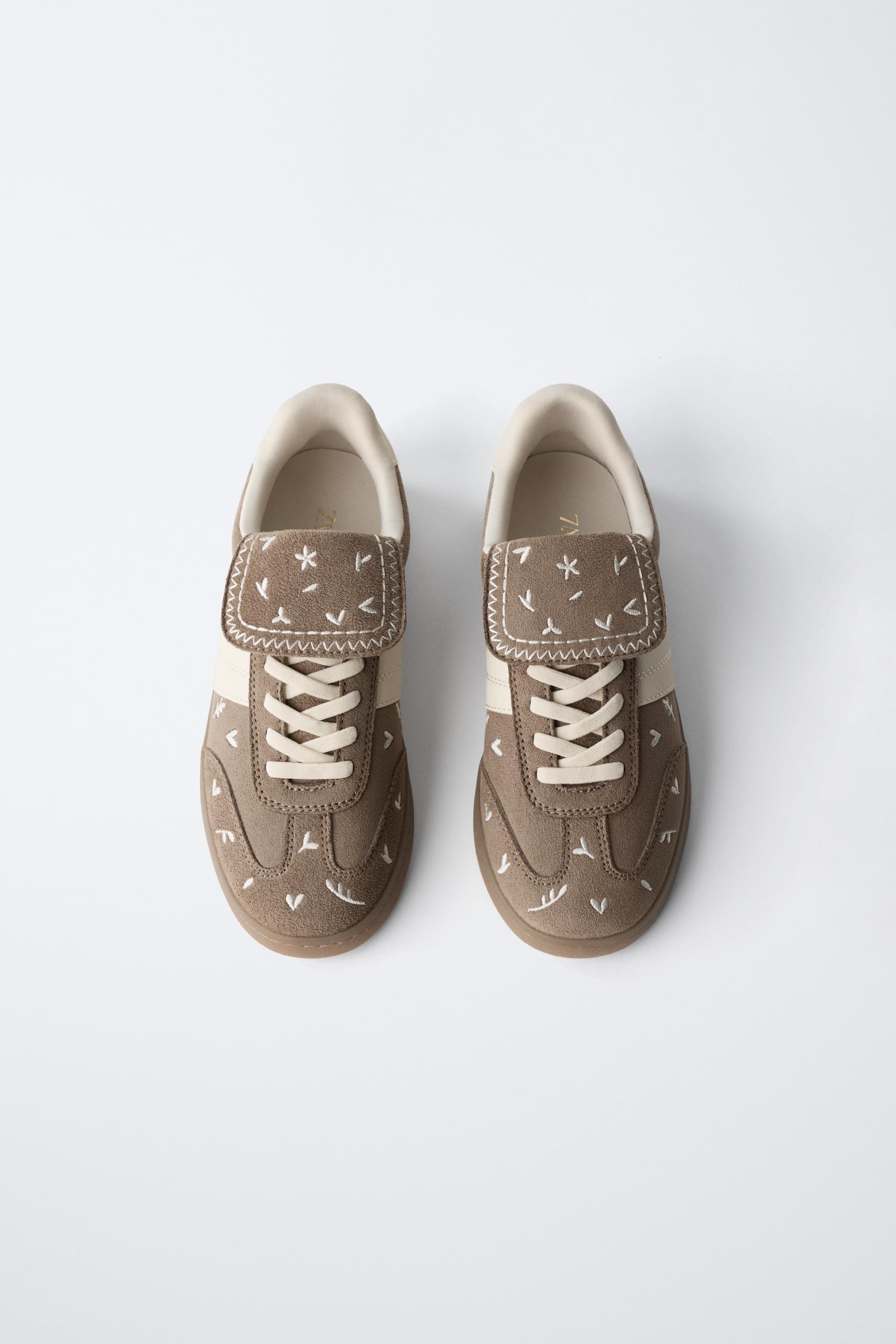 EMBROIDERED FLAP SNEAKERS
