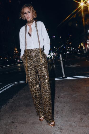 قميص بوبلين بطية أمامية مزينة بخرز - أبيض الخاص بـ Zara