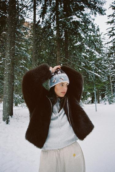 ABRIGO CORTO EFECTO PELO CUELLO SOLPA - Marrón de Zara